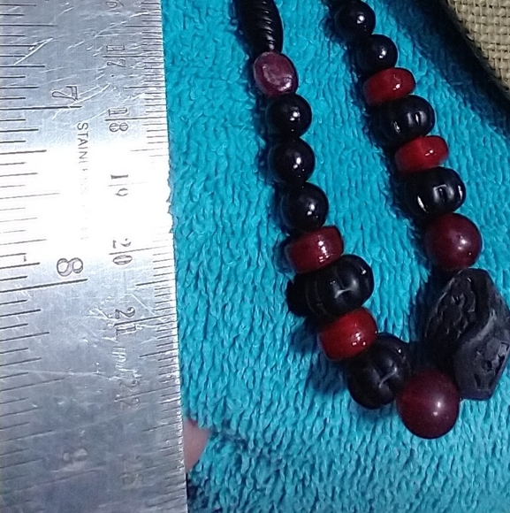 Elegant Black and Red Beaded Necklace intricate detail vintage gothic - Picture 3 of 4